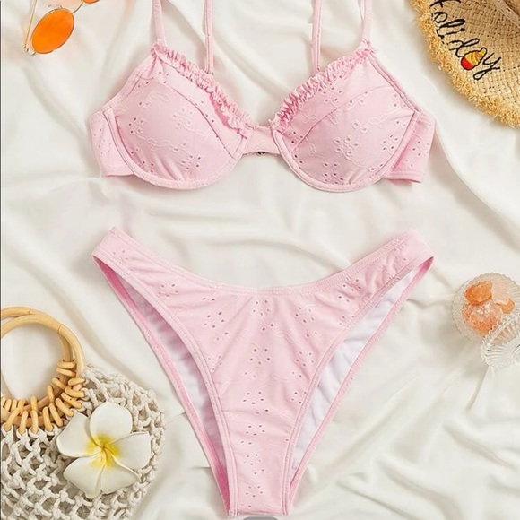 Pink bikini - Picture 2 of 3